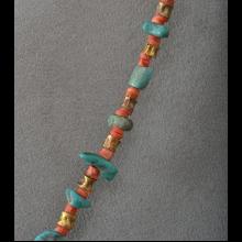 Collier de fouilles or, turquoise et spondyle